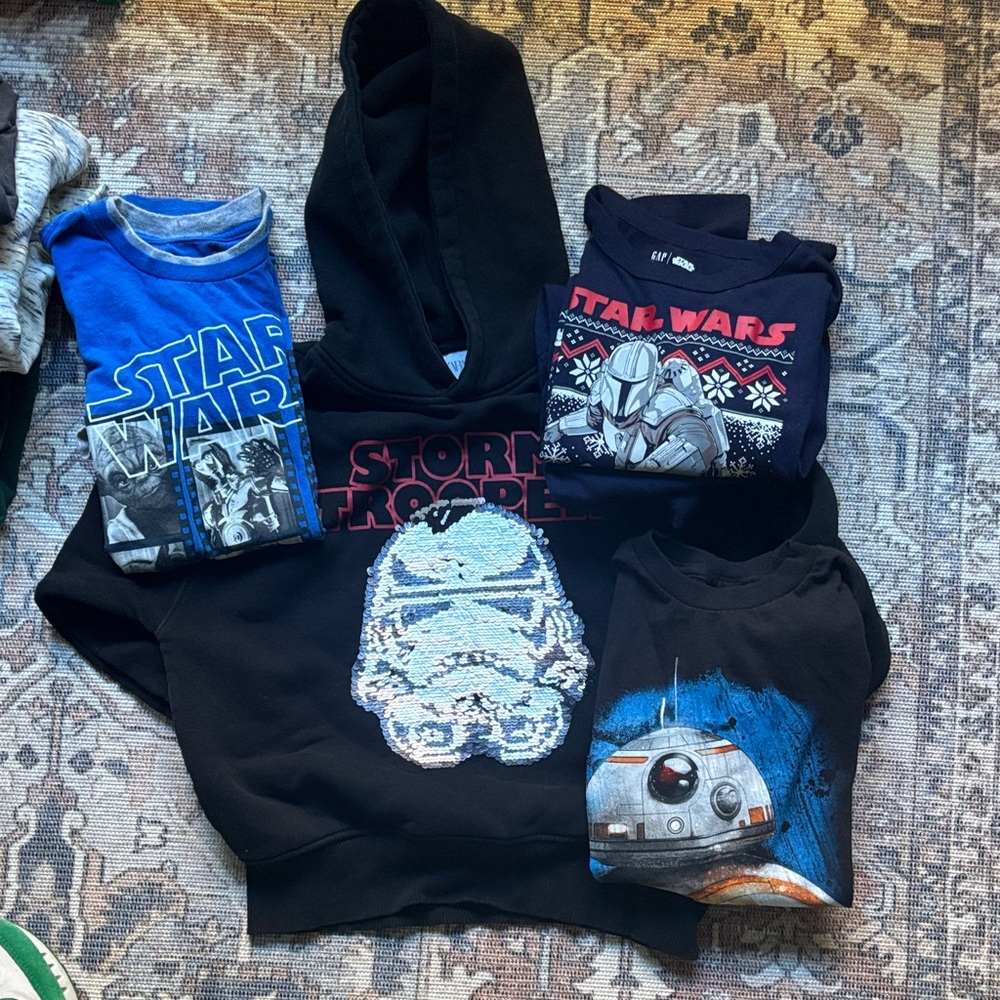 Boys Star Wars bundle 2 tshirts 1 sweatshirt 1 pjs